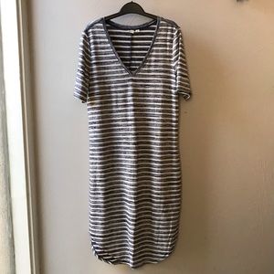 GAP navy and white knit midi dress